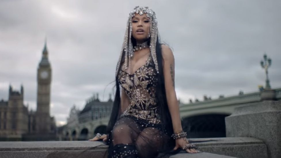 Nicki Minaj新歌MV 殺人狂事件橋上取景惹爭議
